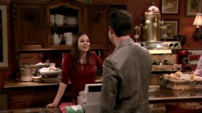 FREDDIE_-_E1X05_THE_WAR_OF_THE_ROSE_203.jpg