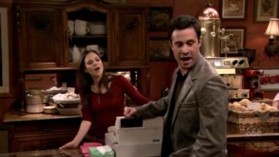 FREDDIE_-_E1X05_THE_WAR_OF_THE_ROSE_208.jpg