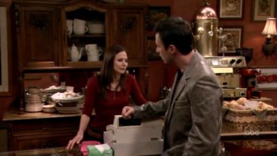 FREDDIE_-_E1X05_THE_WAR_OF_THE_ROSE_211.jpg