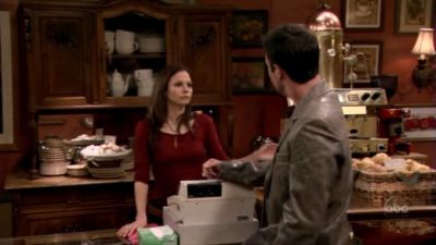 FREDDIE_-_E1X05_THE_WAR_OF_THE_ROSE_213.jpg