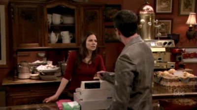 FREDDIE_-_E1X05_THE_WAR_OF_THE_ROSE_215.jpg