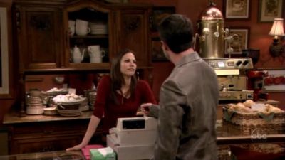 FREDDIE_-_E1X05_THE_WAR_OF_THE_ROSE_218.jpg