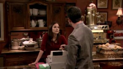 FREDDIE_-_E1X05_THE_WAR_OF_THE_ROSE_221.jpg