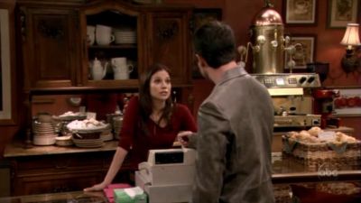 FREDDIE_-_E1X05_THE_WAR_OF_THE_ROSE_223.jpg