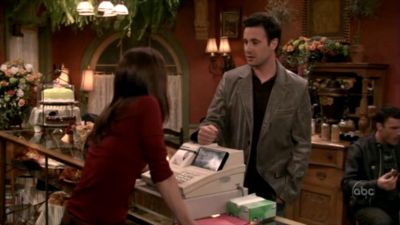 FREDDIE_-_E1X05_THE_WAR_OF_THE_ROSE_227.jpg