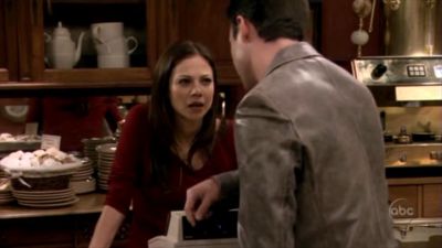 FREDDIE_-_E1X05_THE_WAR_OF_THE_ROSE_241.jpg