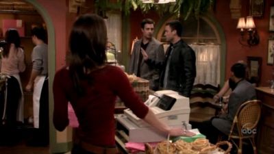 FREDDIE_-_E1X05_THE_WAR_OF_THE_ROSE_264.jpg