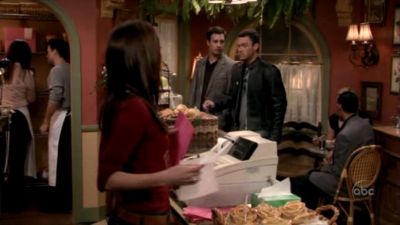 FREDDIE_-_E1X05_THE_WAR_OF_THE_ROSE_266.jpg