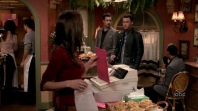 FREDDIE_-_E1X05_THE_WAR_OF_THE_ROSE_267.jpg