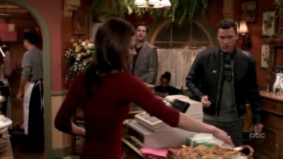 FREDDIE_-_E1X05_THE_WAR_OF_THE_ROSE_274.jpg