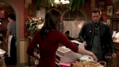 FREDDIE_-_E1X05_THE_WAR_OF_THE_ROSE_275.jpg