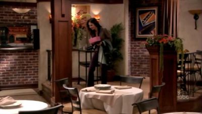 FREDDIE_-_E1X05_THE_WAR_OF_THE_ROSE_278.jpg
