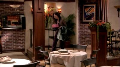 FREDDIE_-_E1X05_THE_WAR_OF_THE_ROSE_279.jpg