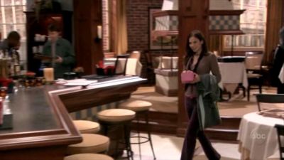 FREDDIE_-_E1X05_THE_WAR_OF_THE_ROSE_286.jpg