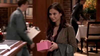 FREDDIE_-_E1X05_THE_WAR_OF_THE_ROSE_294.jpg