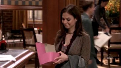 FREDDIE_-_E1X05_THE_WAR_OF_THE_ROSE_299.jpg