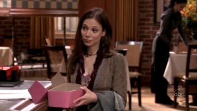 FREDDIE_-_E1X05_THE_WAR_OF_THE_ROSE_303.jpg