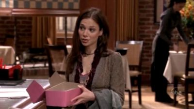 FREDDIE_-_E1X05_THE_WAR_OF_THE_ROSE_304.jpg