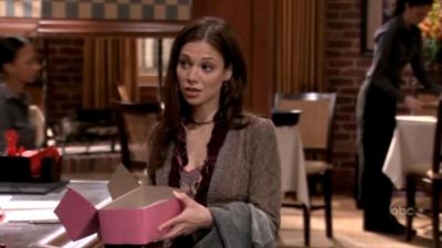 FREDDIE_-_E1X05_THE_WAR_OF_THE_ROSE_305.jpg