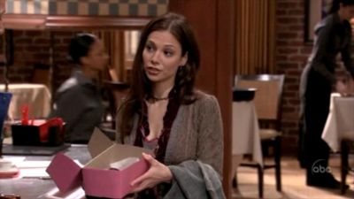 FREDDIE_-_E1X05_THE_WAR_OF_THE_ROSE_307.jpg
