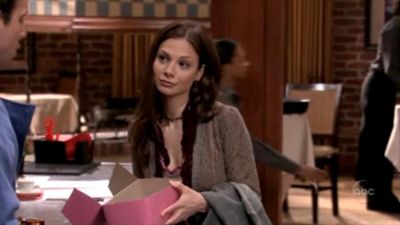 FREDDIE_-_E1X05_THE_WAR_OF_THE_ROSE_310.jpg