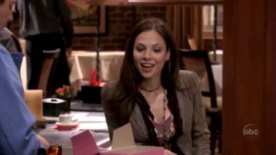 FREDDIE_-_E1X05_THE_WAR_OF_THE_ROSE_326.jpg