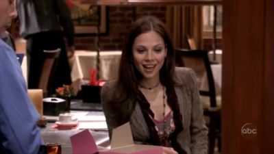 FREDDIE_-_E1X05_THE_WAR_OF_THE_ROSE_329.jpg