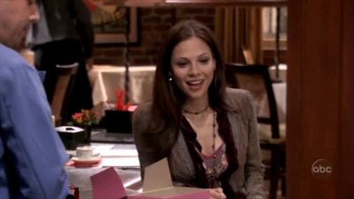 FREDDIE_-_E1X05_THE_WAR_OF_THE_ROSE_330.jpg