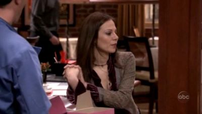 FREDDIE_-_E1X05_THE_WAR_OF_THE_ROSE_336.jpg