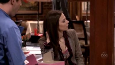 FREDDIE_-_E1X05_THE_WAR_OF_THE_ROSE_340.jpg