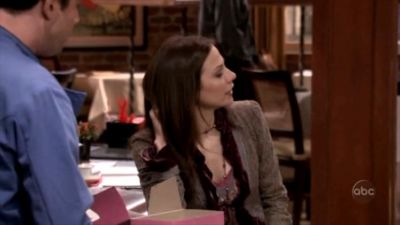 FREDDIE_-_E1X05_THE_WAR_OF_THE_ROSE_341.jpg