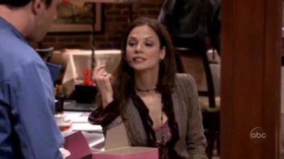 FREDDIE_-_E1X05_THE_WAR_OF_THE_ROSE_346.jpg