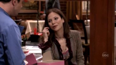 FREDDIE_-_E1X05_THE_WAR_OF_THE_ROSE_355.jpg