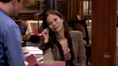 FREDDIE_-_E1X05_THE_WAR_OF_THE_ROSE_356.jpg