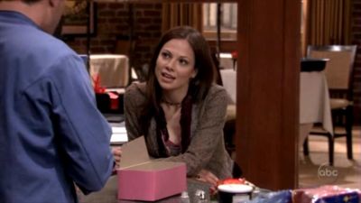 FREDDIE_-_E1X05_THE_WAR_OF_THE_ROSE_373.jpg