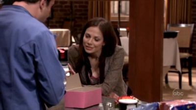 FREDDIE_-_E1X05_THE_WAR_OF_THE_ROSE_377.jpg