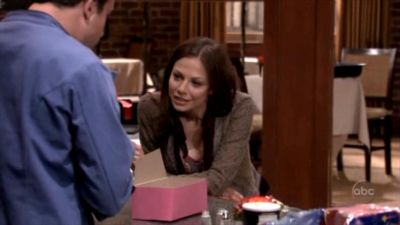FREDDIE_-_E1X05_THE_WAR_OF_THE_ROSE_378.jpg