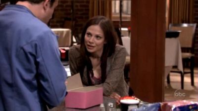 FREDDIE_-_E1X05_THE_WAR_OF_THE_ROSE_380.jpg