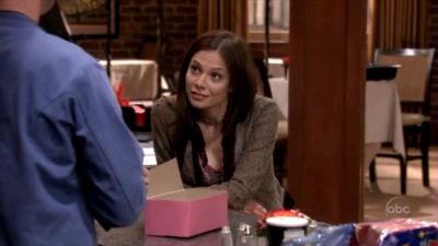 FREDDIE_-_E1X05_THE_WAR_OF_THE_ROSE_387.jpg