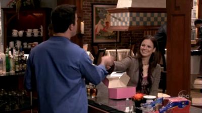 FREDDIE_-_E1X05_THE_WAR_OF_THE_ROSE_407.jpg