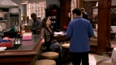 FREDDIE_-_E1X05_THE_WAR_OF_THE_ROSE_415.jpg