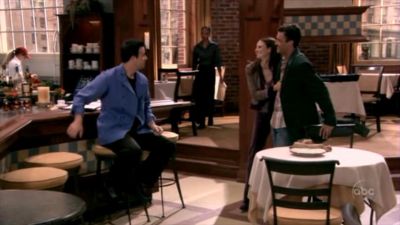 FREDDIE_-_E1X05_THE_WAR_OF_THE_ROSE_508.jpg
