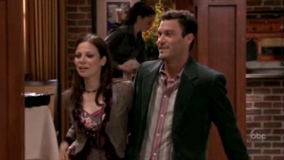 FREDDIE_-_E1X05_THE_WAR_OF_THE_ROSE_511.jpg