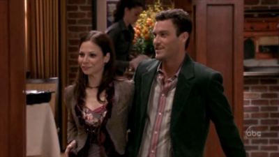 FREDDIE_-_E1X05_THE_WAR_OF_THE_ROSE_518.jpg