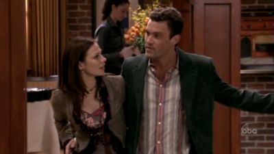 FREDDIE_-_E1X05_THE_WAR_OF_THE_ROSE_521.jpg