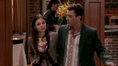 FREDDIE_-_E1X05_THE_WAR_OF_THE_ROSE_525.jpg
