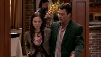 FREDDIE_-_E1X05_THE_WAR_OF_THE_ROSE_530.jpg