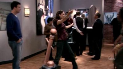 FREDDIE_-_E1X05_THE_WAR_OF_THE_ROSE_597.jpg