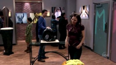 FREDDIE_-_E1X05_THE_WAR_OF_THE_ROSE_647.jpg