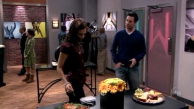 FREDDIE_-_E1X05_THE_WAR_OF_THE_ROSE_649.jpg